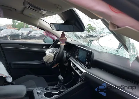 2021 Kia K5 Lx z USA, uszkodzony, nr VIN 5XXG24J24MG010793